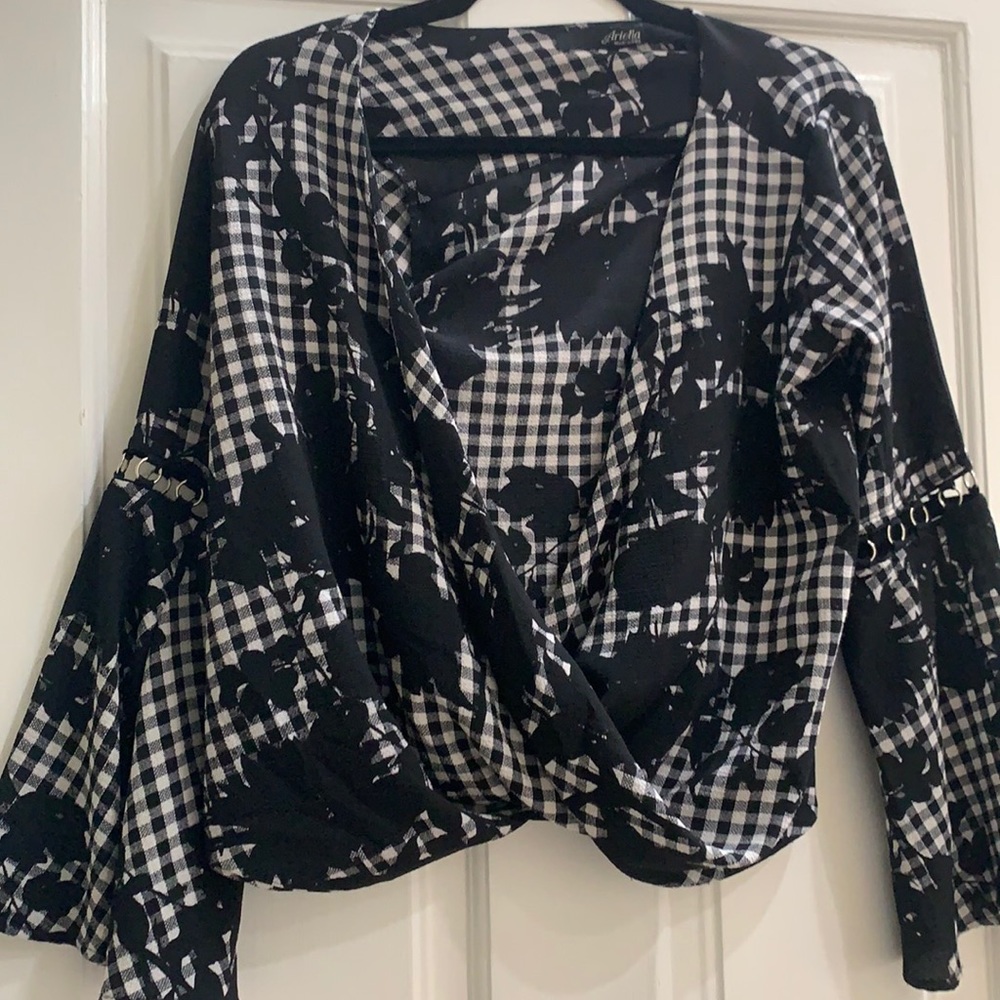 Long sleeve, chain link, bell top with open front